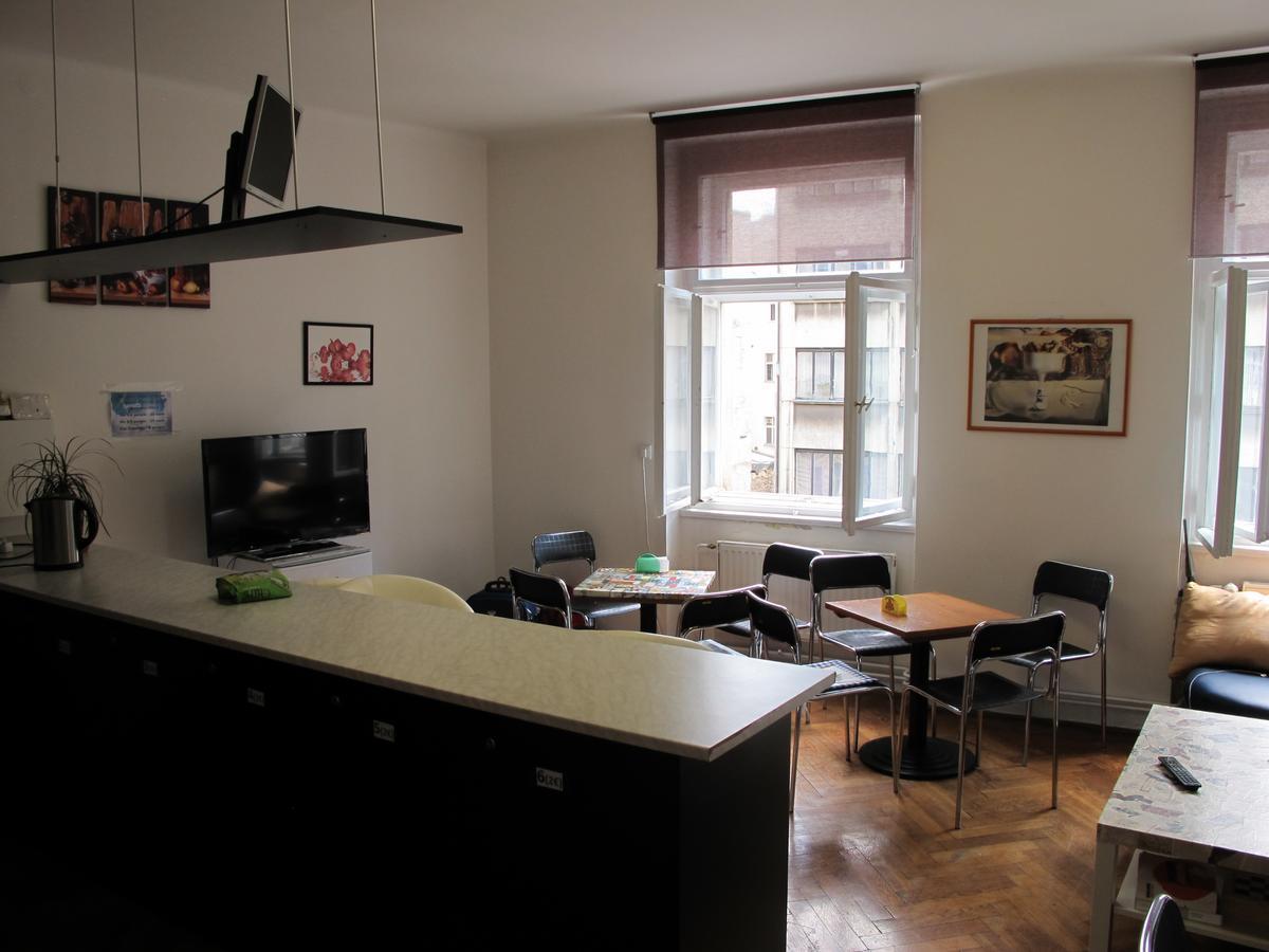 All Seasons Hostel Praga Exterior foto